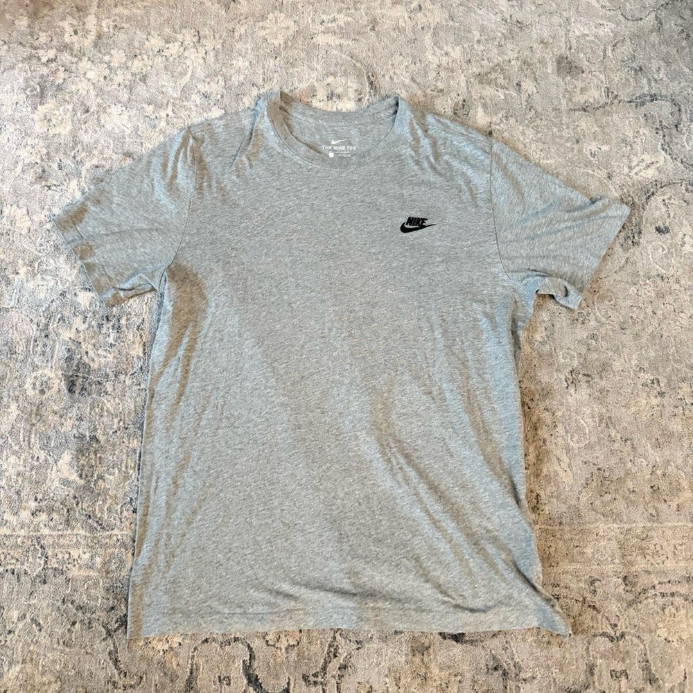 Nike Men's Gray T-Shirt